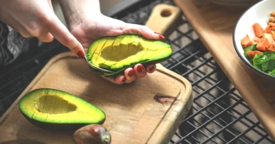 Avokadonun Sağlık Faydaları: Et ve Süt Ürünlerine Alternatif Olabilir Mi? Besin Değerleri ve Pratik Tarifler!