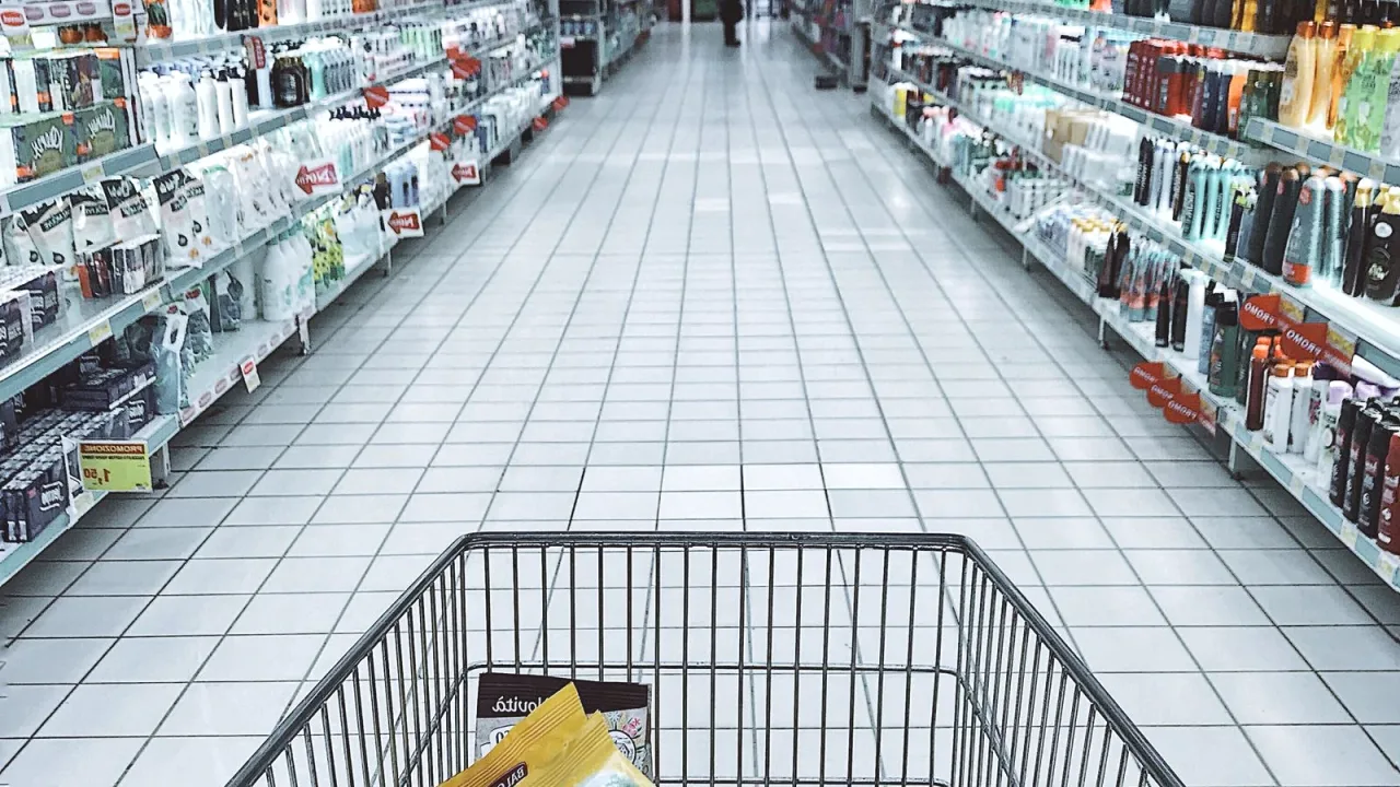 Market reyonunda mevsimlik ürünler