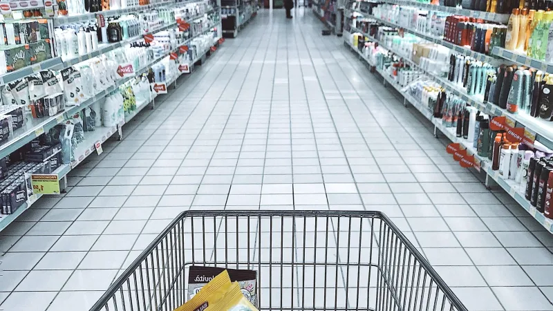 Market reyonunda mevsimlik ürünler